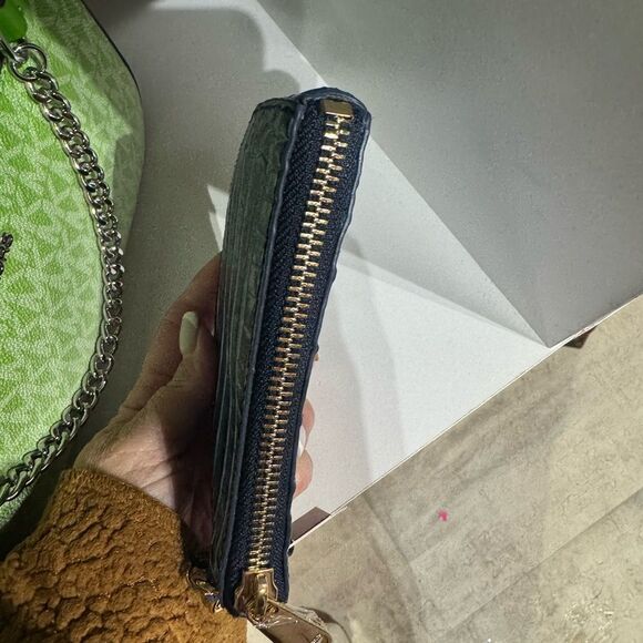 NWT Brahmin Britt Blue serenade Embossed Wristlet - Picture 3 of 5